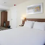 ホテル ホリデイ 4*
